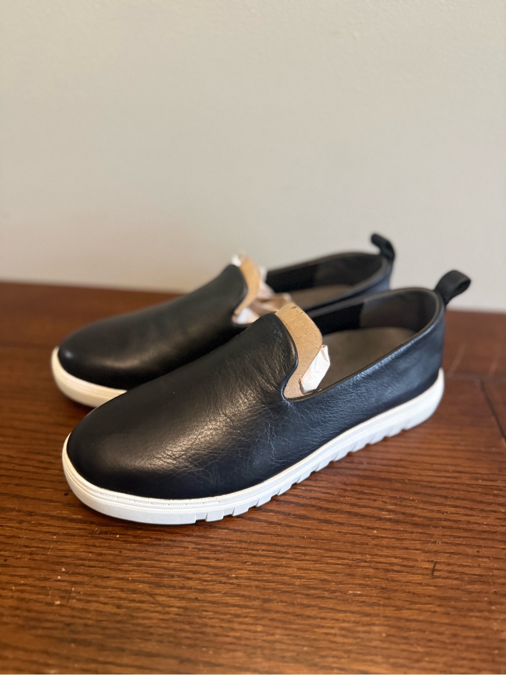 Vionic Uptown Willa Black Slip-On Leather Sneakers with White Sole NEW - Picture 5 of 8